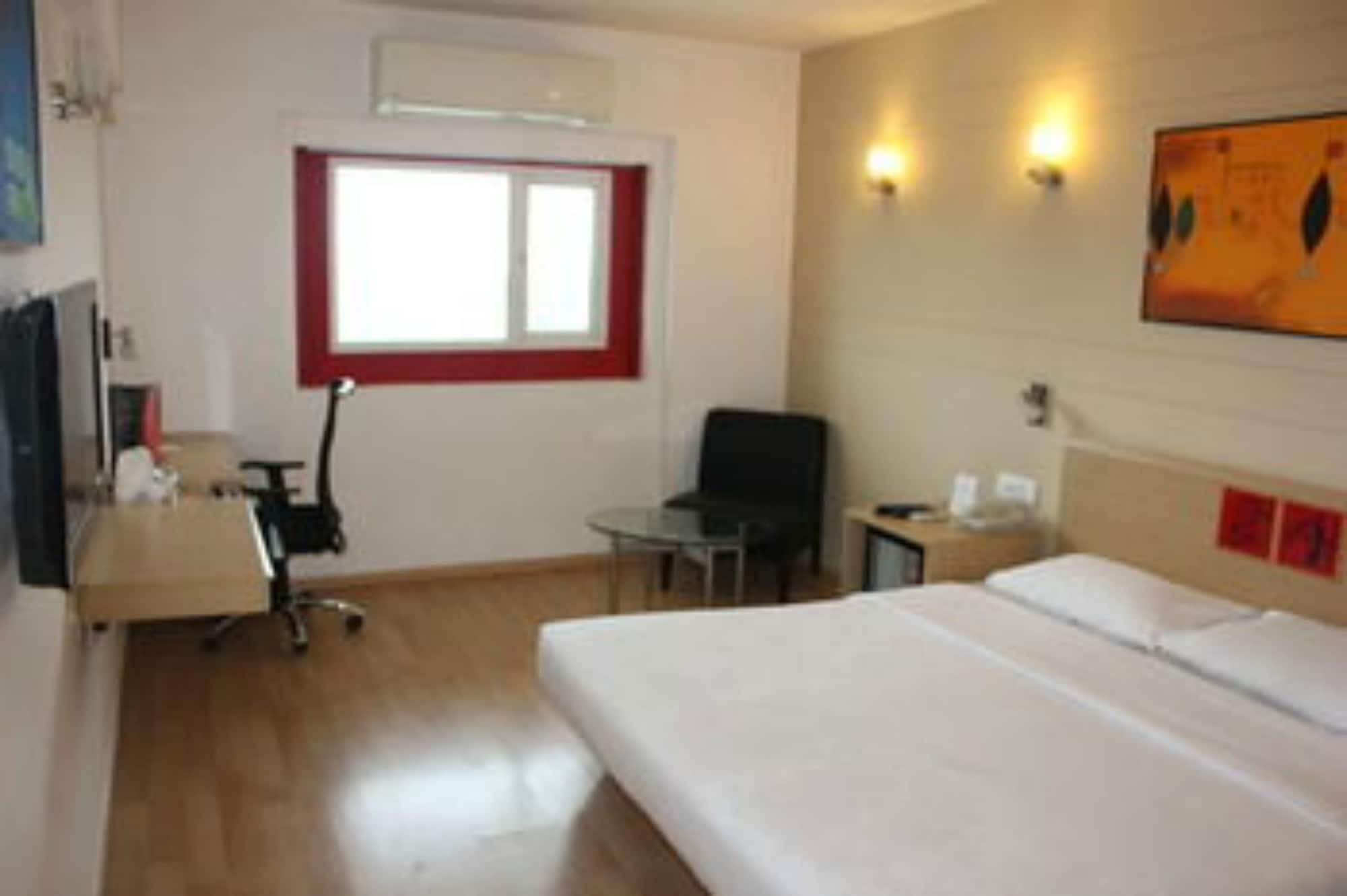 Red Fox By Lemon Tree Hotels, Hotel