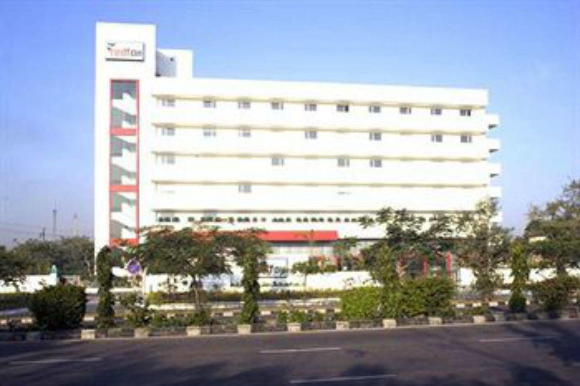 Red Fox By Lemon Tree Hotels, 3*