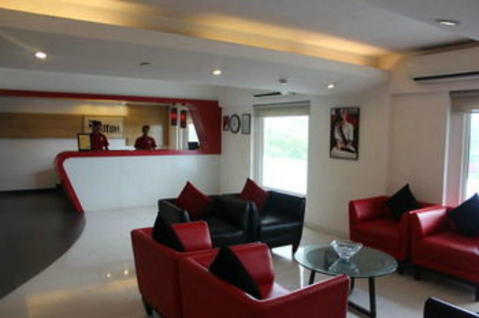 Hotel Red Fox By Lemon Tree Hotels, 3*