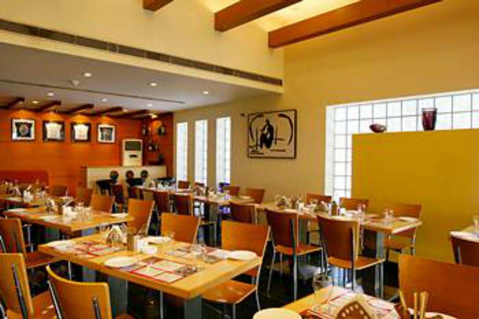 Red Fox By Lemon Tree Hotels, 3*